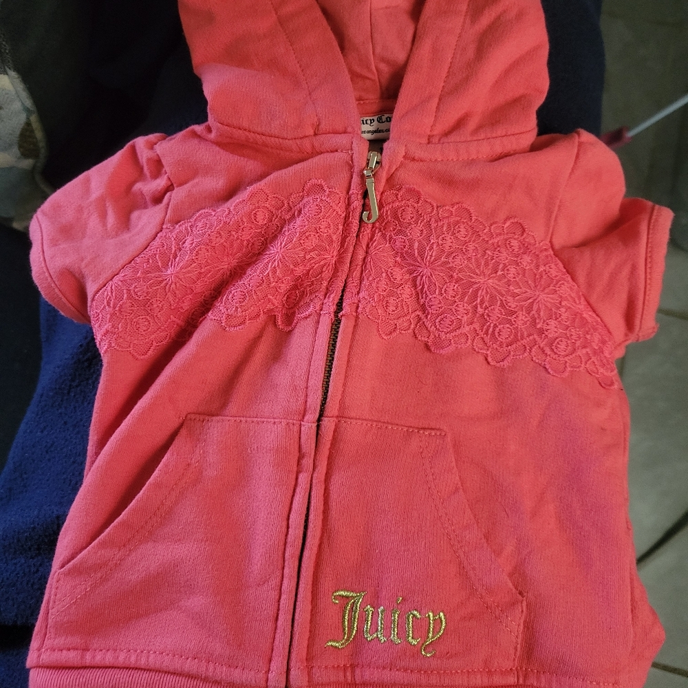 JUICY Short sleeve sweater.